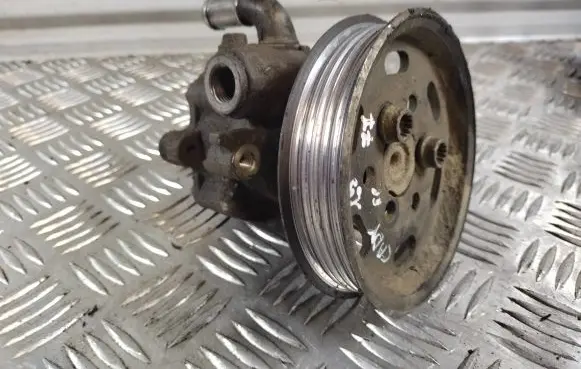 Volkswagen Caddy Power steering pump