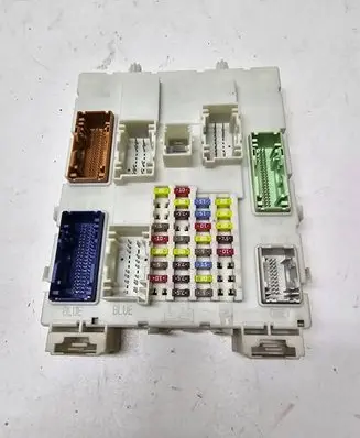 Ford Focus Fuse module 000084 30S599P14F06 010012