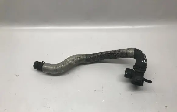 Volkswagen Golf VII Engine coolant pipe/hose