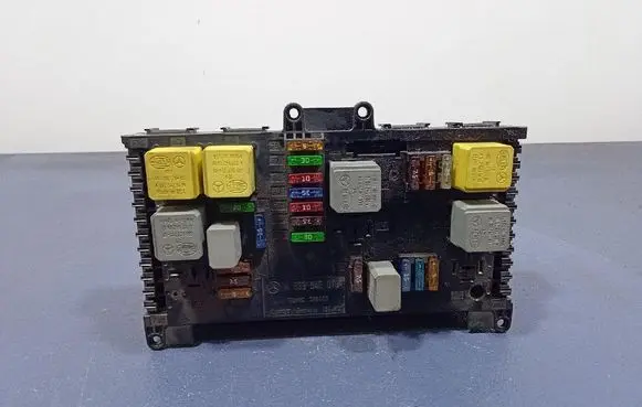 Mercedes-Benz Vito Viano W639 Fuse box set 6395450201