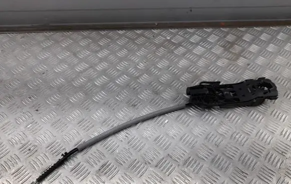 Audi A3 S3 8V Front door exterior handle/bracket 5N0837017D
