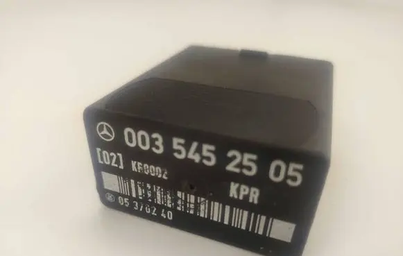 Mercedes-Benz S W126 Fuel pump relay 0035452505 05370240