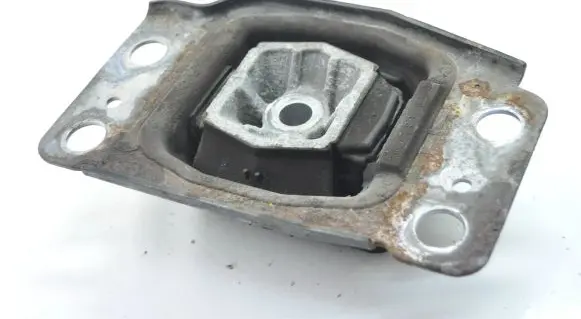 Engine mount bracket
