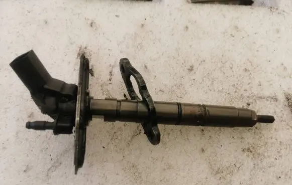 Volkswagen Phaeton Fuel injector 059130277AH