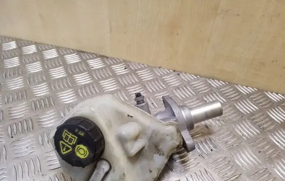 Master brake cylinder