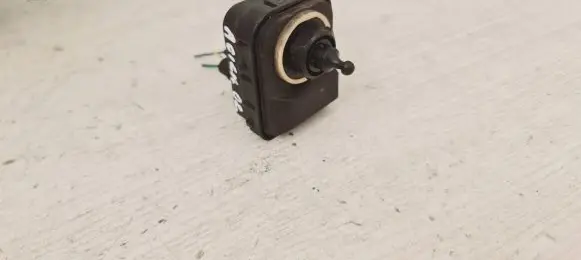 Headlight level adjustment motor