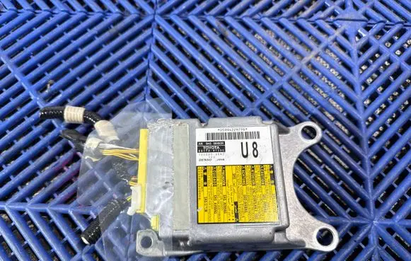 Toyota Prius+ (ZVW40) Airbag control unit/module 8917047300