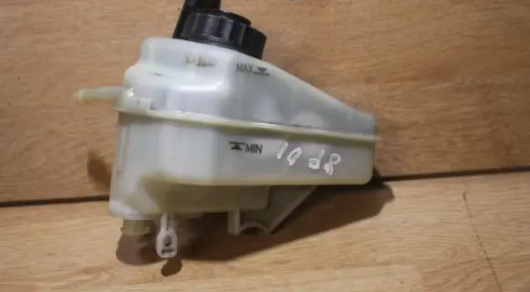 Audi A3 S3 8P Brake fluid reservoir filler cap with level sensor 1K2611349