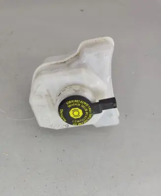Land Rover Discovery 5 Brake fluid reservoir 