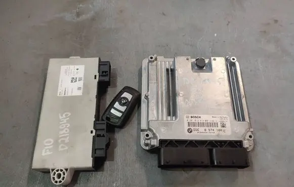BMW 5 F10 F11 Engine control unit/module 8574100 13618570928 13618572420