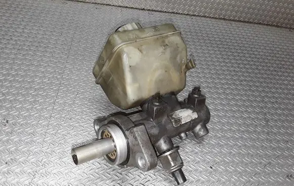 Mercedes-Benz ML W163 Master brake cylinder 26051302011