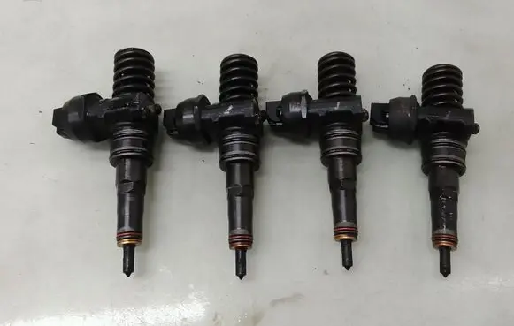 Volkswagen PASSAT B5.5 Fuel injectors set 038130073BC 0414720222