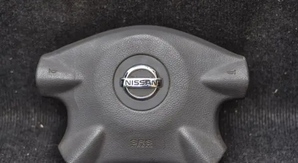 Nissan Navara D22 Steering wheel airbag