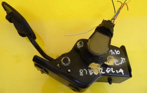 Toyota Avensis T250 Accelerator throttle pedal 8928152011 89281-52011