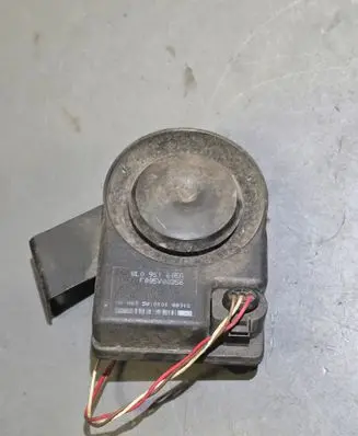 Audi A8 S8 D3 4E Alarm system siren 8L0951605A F005V00356