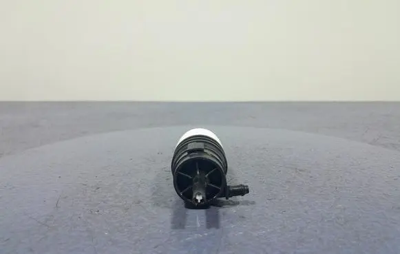 BMW X5 E53 Windscreen/windshield washer pump 8736998