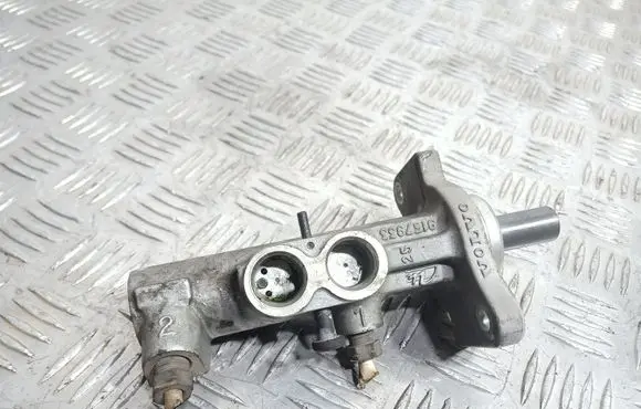 Volvo V70 Master brake cylinder 9157933