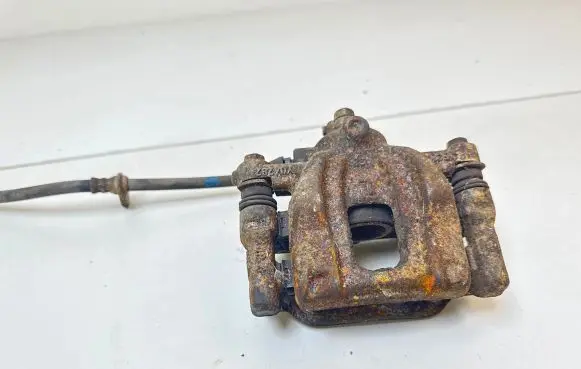 Honda CR-V Rear brake caliper Y04282