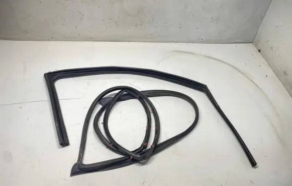 KIA Xceed Front door rubber seal 