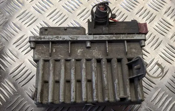 Opel Zafira A Fan control module 15408373