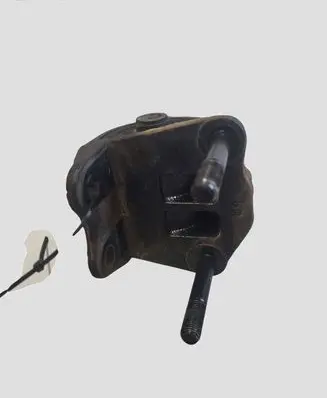 Hyundai Santa Fe Engine mount bracket
