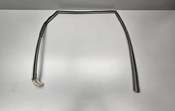 Honda CR-V Rear door windshield rail 