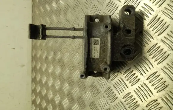 Volkswagen Golf VII Engine mount bracket 5Q0199262DE