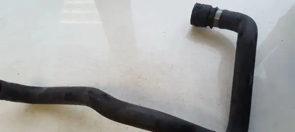 Volkswagen PASSAT B5.5 Engine coolant pipe/hose 8d0819371