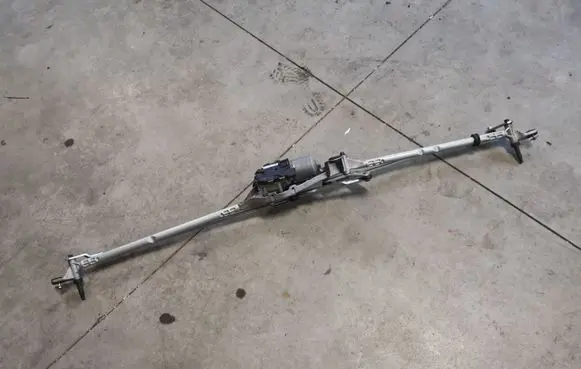 Chevrolet Volt II Front wiper linkage and motor 3397021997 84073206 1397220714