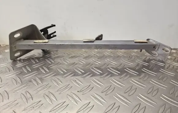 Audi A8 S8 D3 4E Fender mounting bracket 4E0805464E