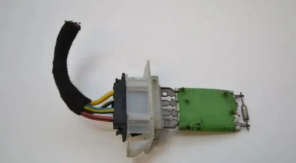Volkswagen Golf V Heater blower motor/fan resistor 