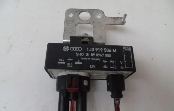 Skoda Fabia Mk2 (5J) Coolant fan relay 1J0919506M