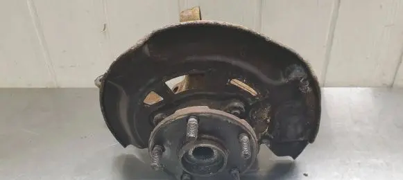 Toyota Prius+ (ZVW40) Front wheel hub