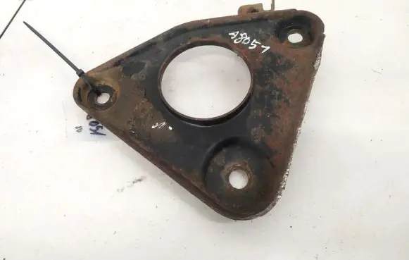 Nissan Primera Engine mounting bracket