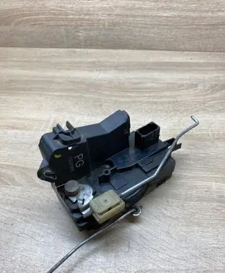 Opel Vectra C Front door lock 13201311