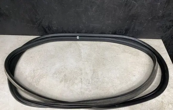 Ford Mondeo MK IV Trunk rubber seal (body)