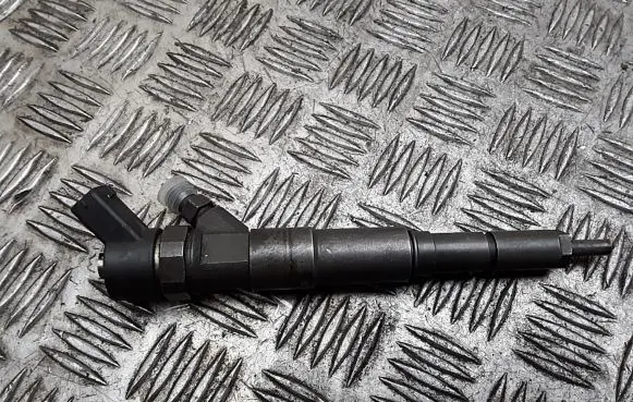 BMW 7 E38 Fuel injector 04451100282354000