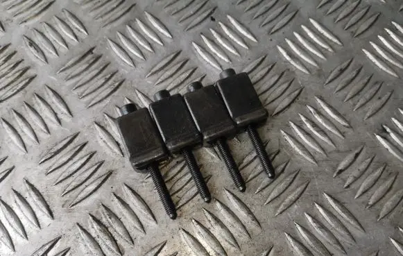 Volkswagen Golf V Fuel Injector clamp holder