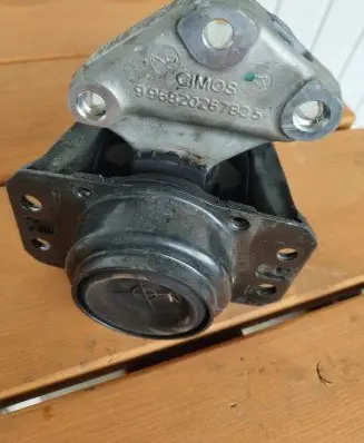 Peugeot 3008 I Engine mount bracket 9682026780