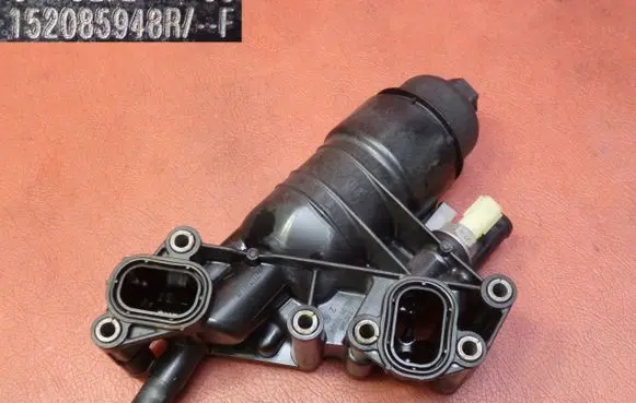 Renault Megane III Oil filter mounting bracket 152085948