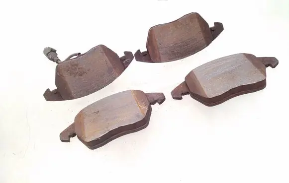 Volkswagen Golf V Brake pads (front) 