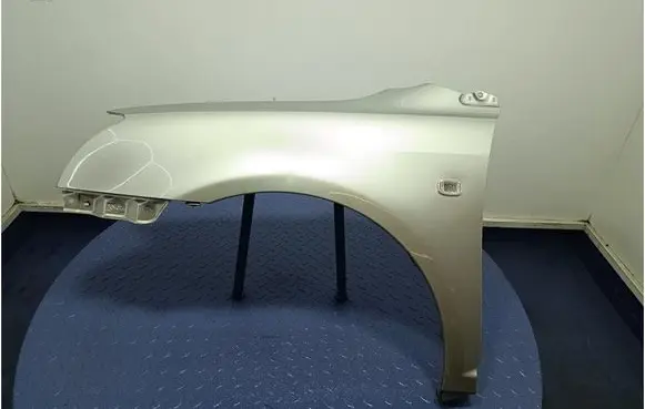 Toyota Avensis Verso Fender