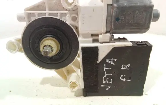 Volkswagen Jetta V Front door window regulator motor 1k0959793L 8130055101