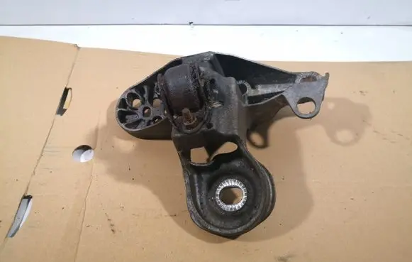Audi A4 S4 B6 8E 8H Engine mounting bracket 8E0199351