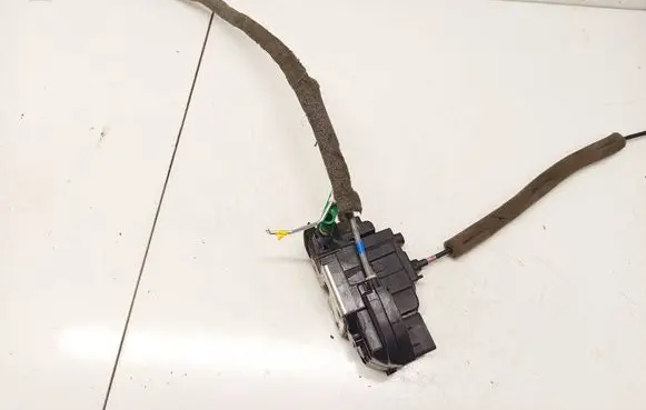 Nissan e-NV200 Front door lock 