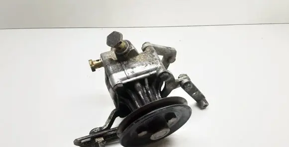 BMW 5 E34 Power steering pump 7681955158