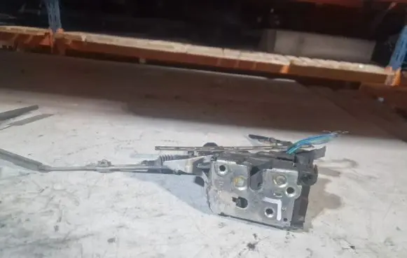 Peugeot Boxer Front door lock