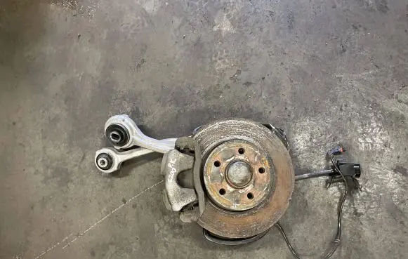 Mercedes-Benz C W204 Front wheel hub spindle knuckle 20401
