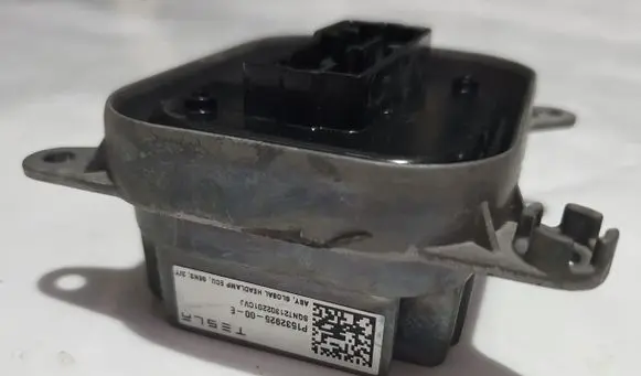 Tesla Model 3 LED ballast control module P1532925-00-E P153292500E