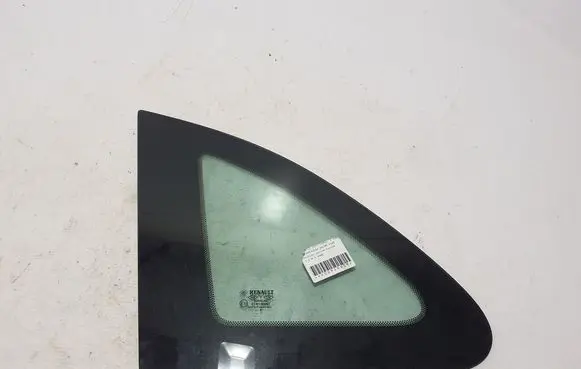 Renault Clio III Rear side window 8200699878